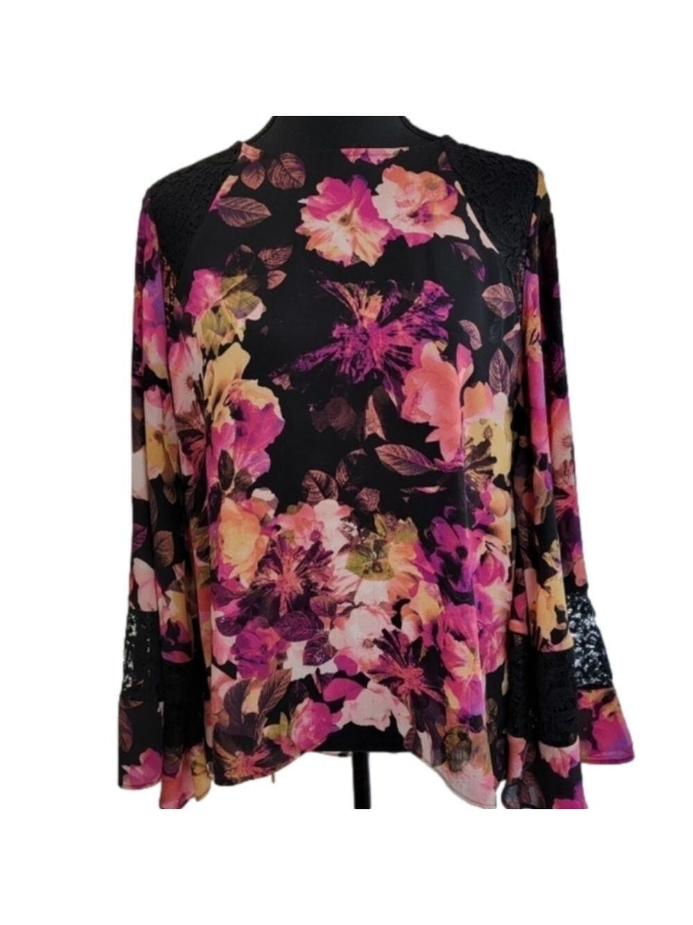 Jennifer Lopez Floral & Lace Wing SleevedTop Size Small